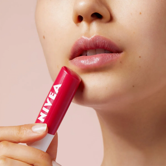 Protector Labial Nivea Cherry Shine Humectante 4.8 GR