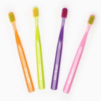 Cepillo Dental Bucal Tac 5680 con Capuchon Ultra Soft 1 Unidad
